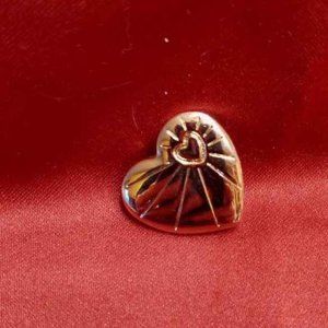 VTG 90'S HEART PIN W/A HEART ENGRAVED WITH RAYS THE VARIETY CLUB ON BACK